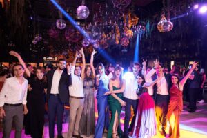 grup de absolventi la bal - Domeniile Saftica 