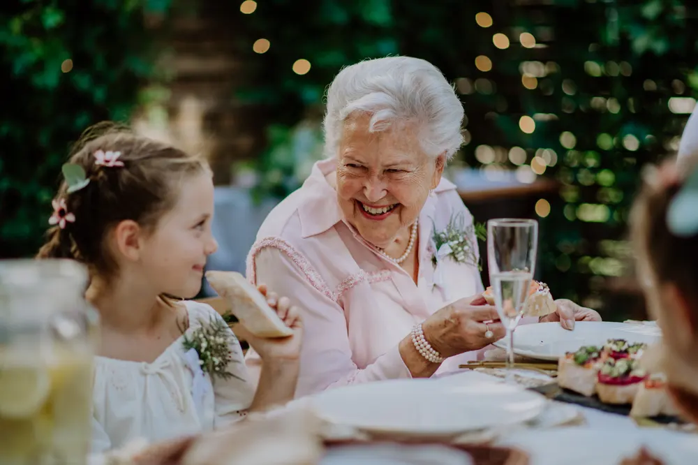 O imagine care reprezintă eticheta unui invitat la nuntă